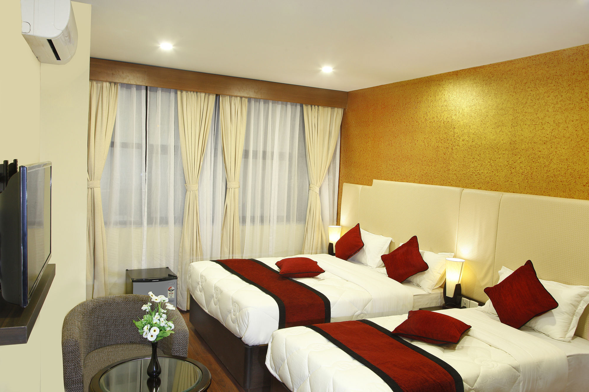Hotel Meridian Suite Katmandu Zewnętrze zdjęcie